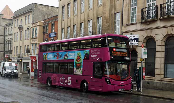 Oxford Bus Wright Streetdeck 654